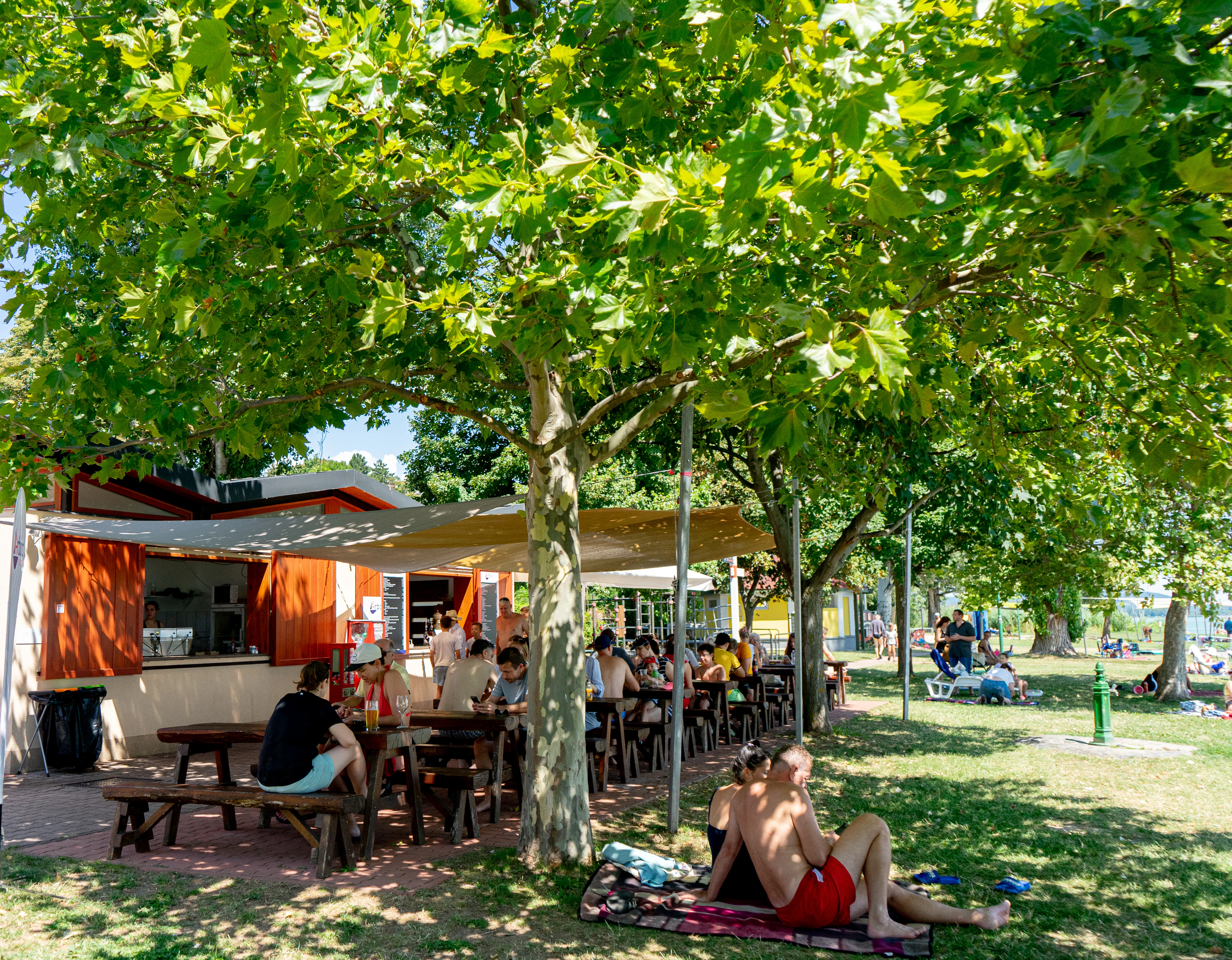 Teltház az Árbóc Bisztróban Balatonszepezd strandján